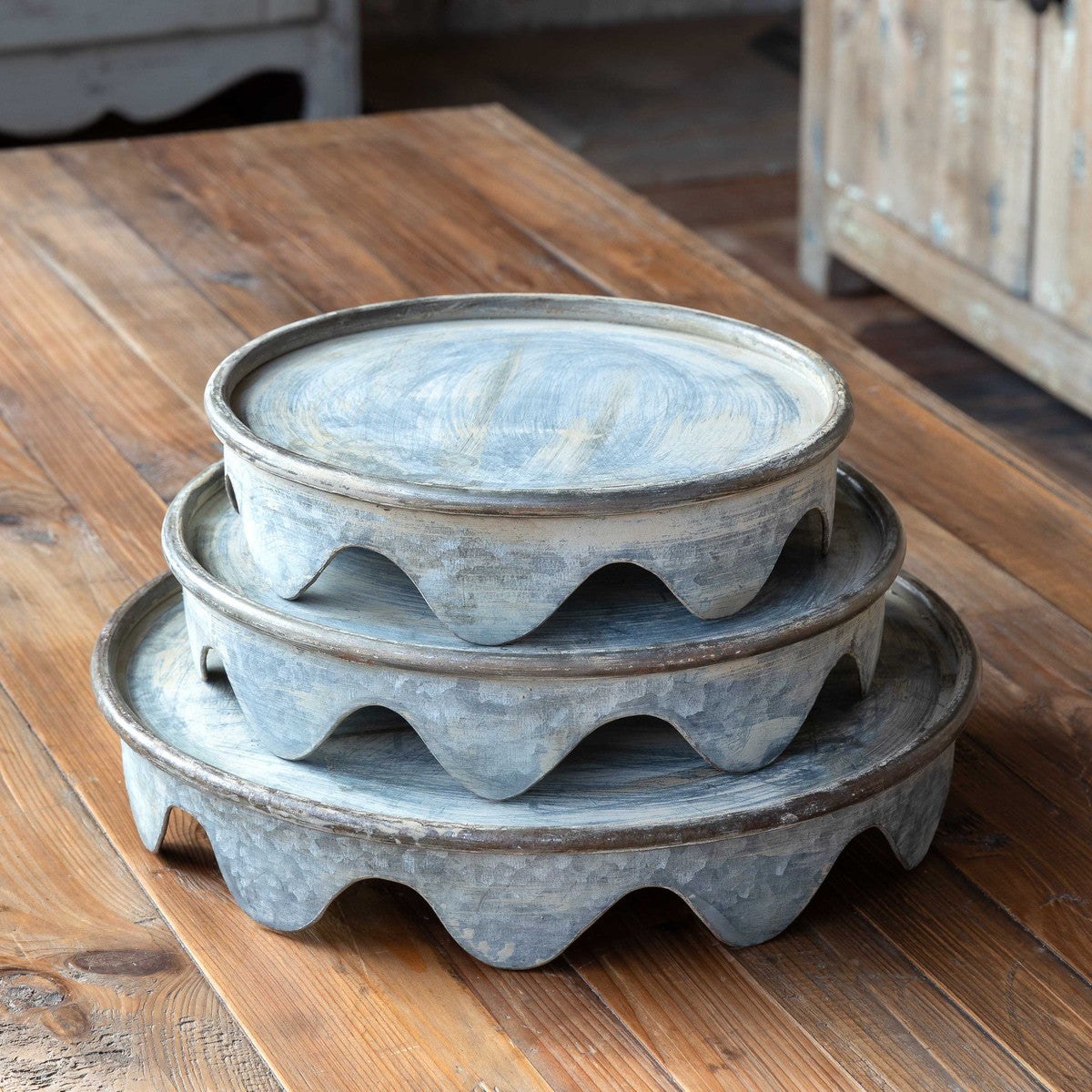 Aged Metal Display Platforms – The Gingered Farmhouse